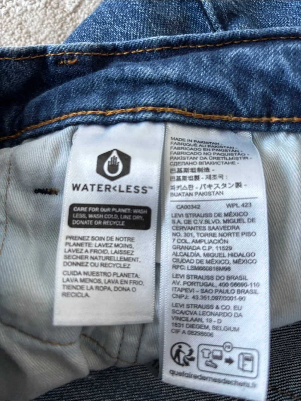 Levi's Men's 511 Dark Blue Relaxed Fit Jeans Leather Tags Premium size 38x32